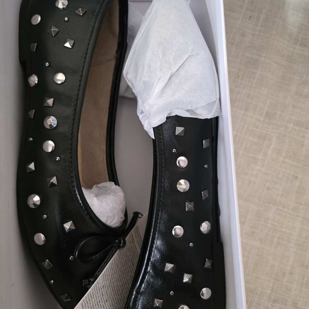 Elegant Black Studded‎ Flats - Picture 8 of 8